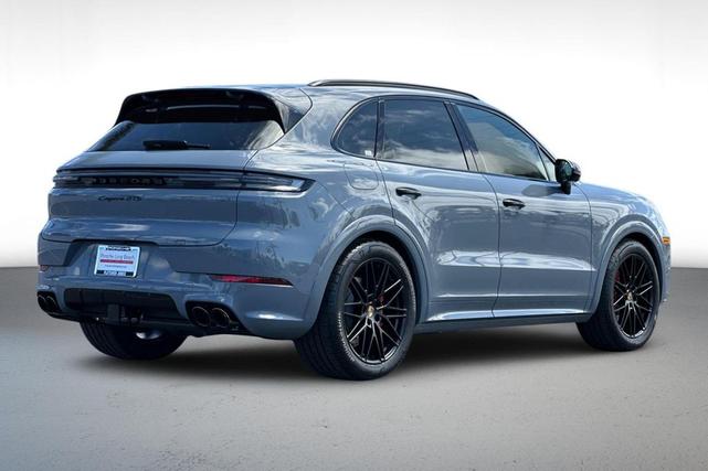 Photo of 2025 Arctic Grey Porsche Cayenne