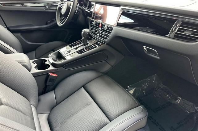 Photo of 2025 Carrara White Metallic Porsche Macan