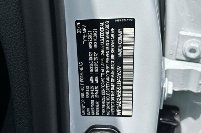 Photo of 2025 Carrara White Metallic Porsche Macan