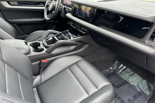 Photo of 2025 Chromite Black Metallic Porsche Cayenne