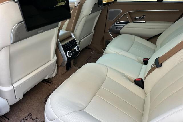 Photo of 2024 OSTUNI PEARL WHITE Land Rover Range Rover