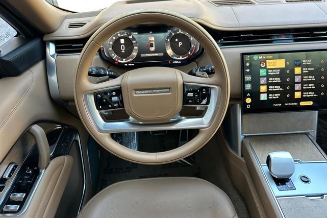 Photo of 2024 OSTUNI PEARL WHITE Land Rover Range Rover