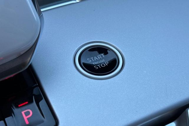 Photo of 2024 OSTUNI PEARL WHITE Land Rover Range Rover