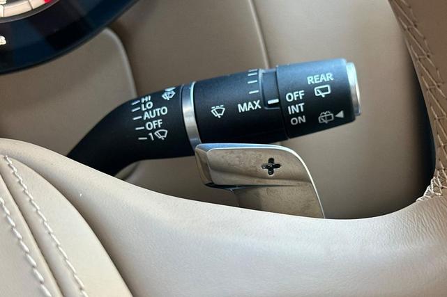 Photo of 2024 OSTUNI PEARL WHITE Land Rover Range Rover