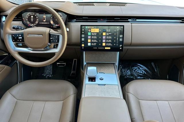 Photo of 2024 OSTUNI PEARL WHITE Land Rover Range Rover