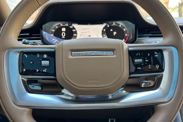 Photo of 2024 OSTUNI PEARL WHITE Land Rover Range Rover