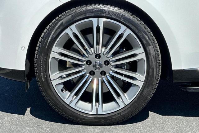 Photo of 2024 OSTUNI PEARL WHITE Land Rover Range Rover