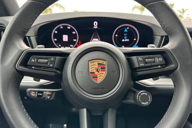 Photo of 2025 Carrara White Metallic Porsche Cayenne
