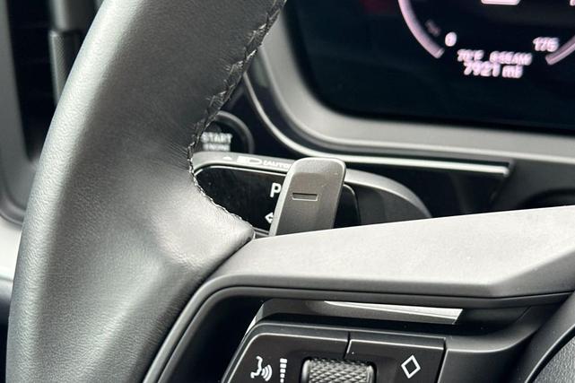 Photo of 2025 Carrara White Metallic Porsche Cayenne