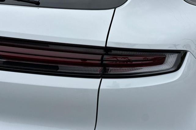 Photo of 2025 Carrara White Metallic Porsche Cayenne