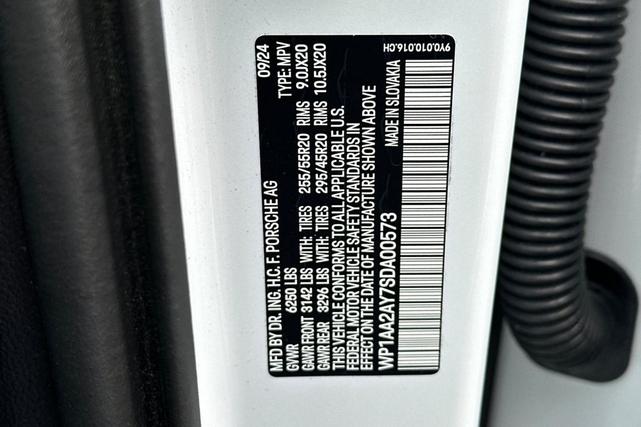 Photo of 2025 Carrara White Metallic Porsche Cayenne