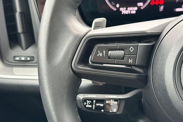 Photo of 2025 Carrara White Metallic Porsche Cayenne