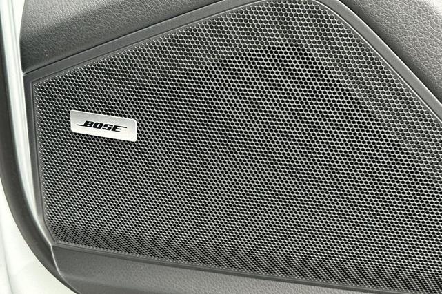 Photo of 2025 Carrara White Metallic Porsche Cayenne