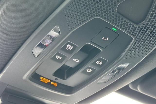 Photo of 2025 Carrara White Metallic Porsche Cayenne