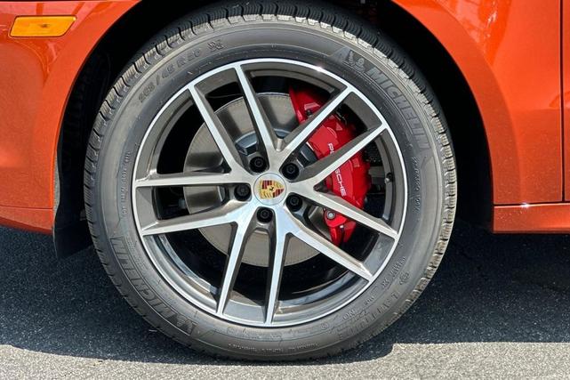 Photo of 2025 Papaya Metallic Porsche Macan