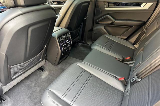 Photo of 2025 Arctic Grey Porsche Cayenne