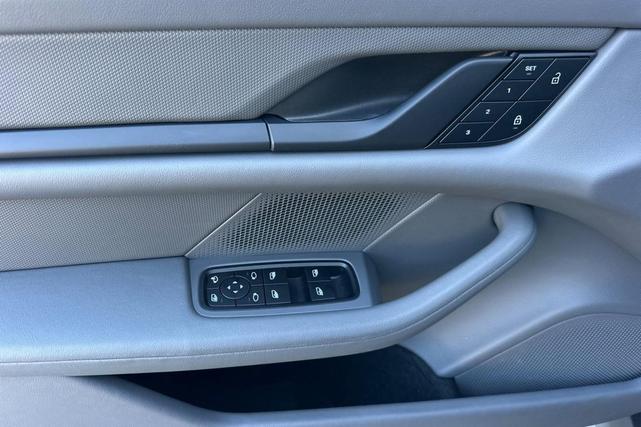 Photo of 2022 Frozen Berry Metallic Porsche Taycan