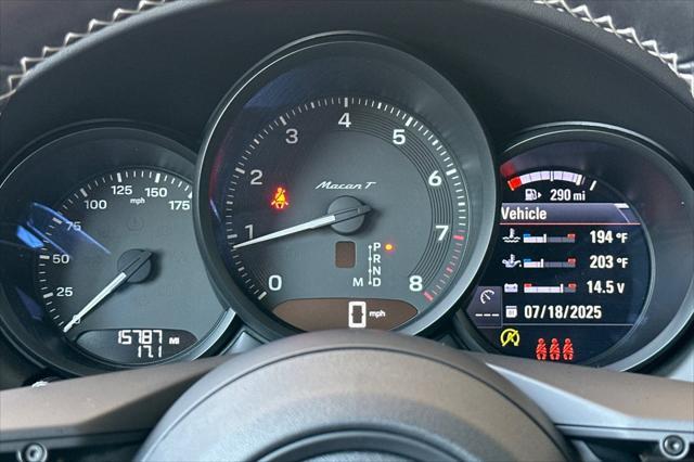 Photo of 2024 Gentian Blue Metallic Porsche Macan