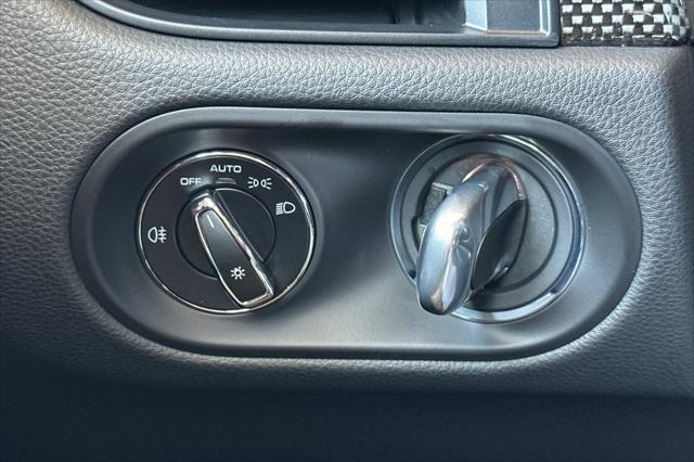 Photo of 2024 Gentian Blue Metallic Porsche Macan