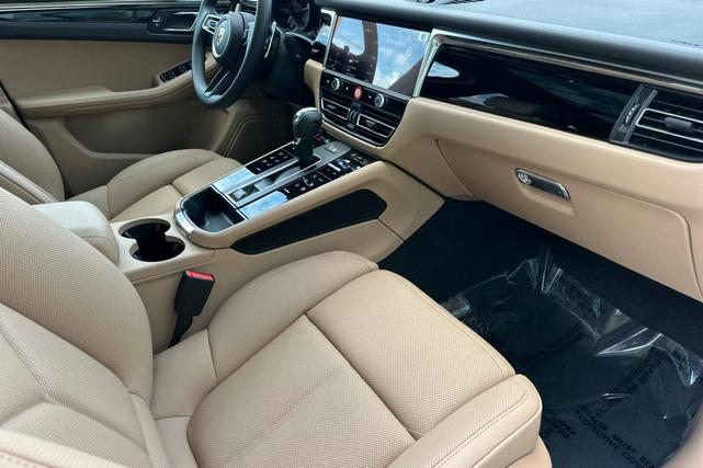 Photo of 2026 Carrara White Metallic Porsche Macan