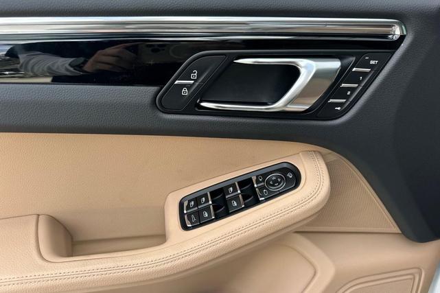 Photo of 2026 Carrara White Metallic Porsche Macan