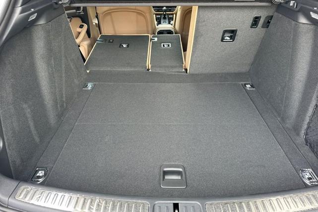 Photo of 2026 Carrara White Metallic Porsche Macan