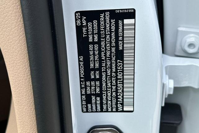 Photo of 2026 Carrara White Metallic Porsche Macan