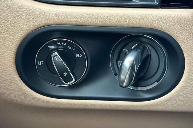 Photo of 2026 Carrara White Metallic Porsche Macan