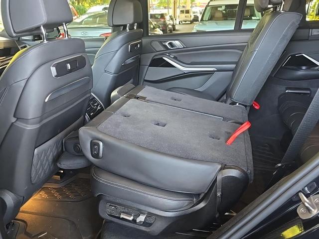 Photo of 2023 Black Sapphire Metallic BMW X7