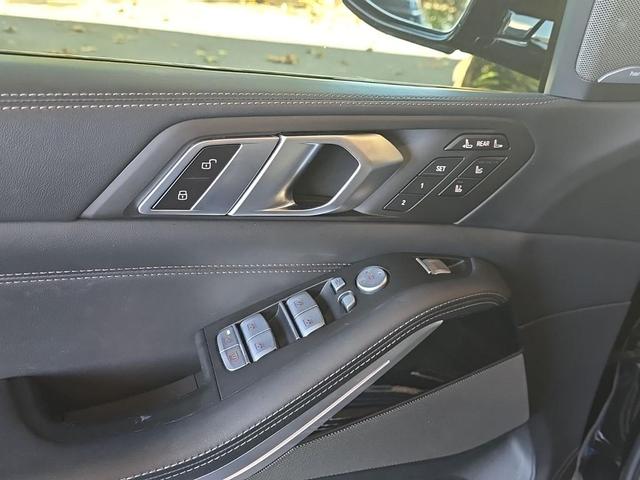 Photo of 2023 Black Sapphire Metallic BMW X7