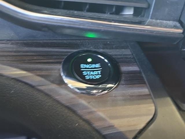 Photo of 2020 White Ford Explorer