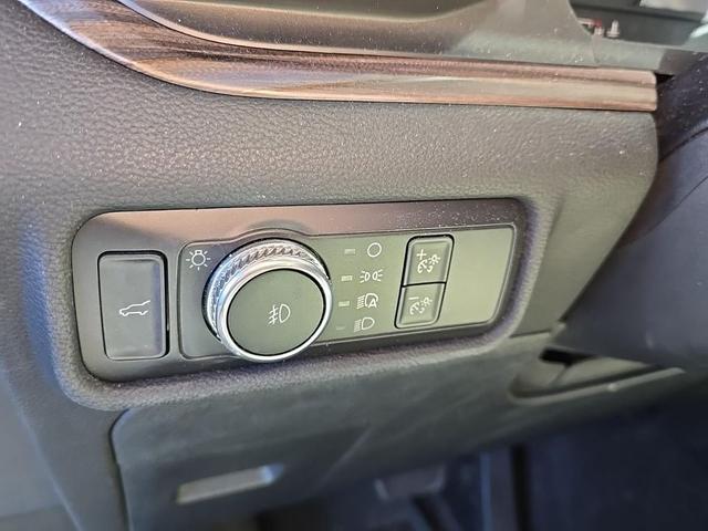Photo of 2020 White Ford Explorer