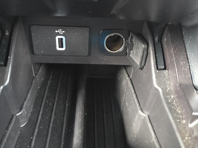 Photo of 2017 Ingot Silver Ford Explorer