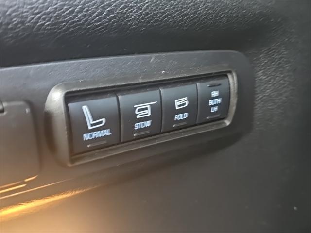 Photo of 2017 Ingot Silver Ford Explorer