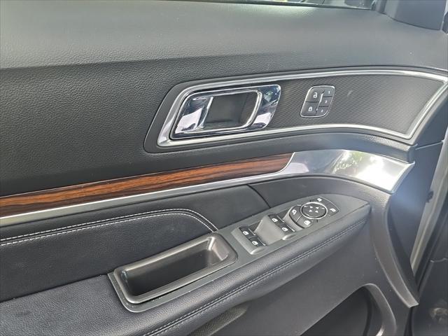 Photo of 2017 Ingot Silver Ford Explorer