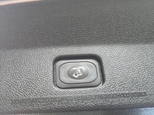 Photo of 2017 Ingot Silver Ford Explorer