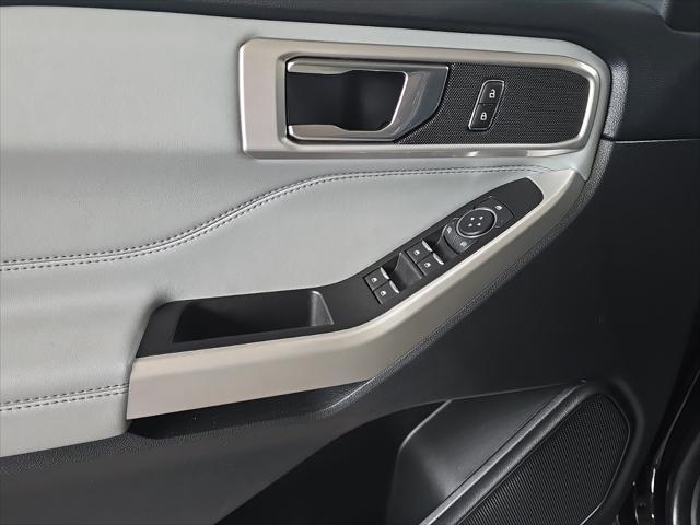 Photo of 2022 Black Metallic Ford Explorer
