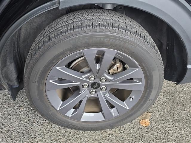 Photo of 2022 Black Metallic Ford Explorer