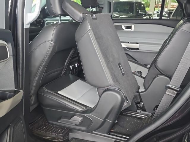 Photo of 2022 Black Metallic Ford Explorer