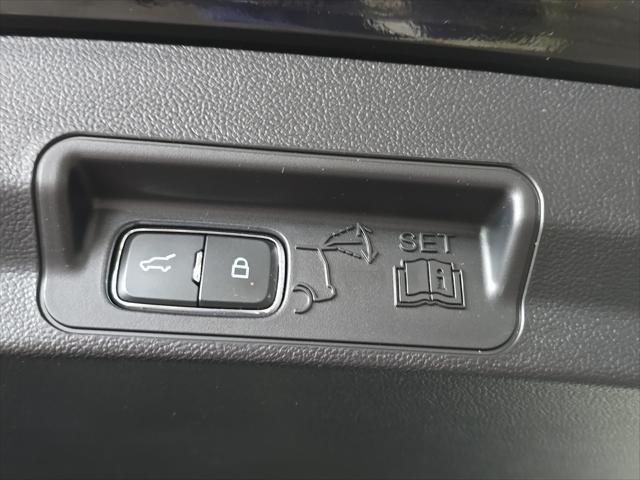 Photo of 2022 Black Metallic Ford Explorer