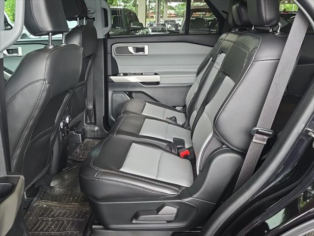 Photo of 2022 Black Metallic Ford Explorer