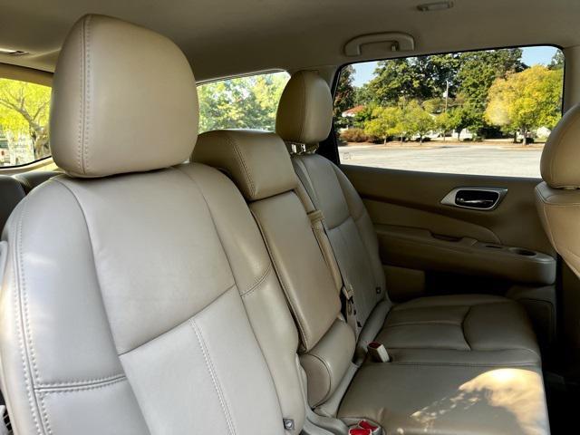 Photo of 2015 Arctic Blue Metallic Nissan Pathfinder