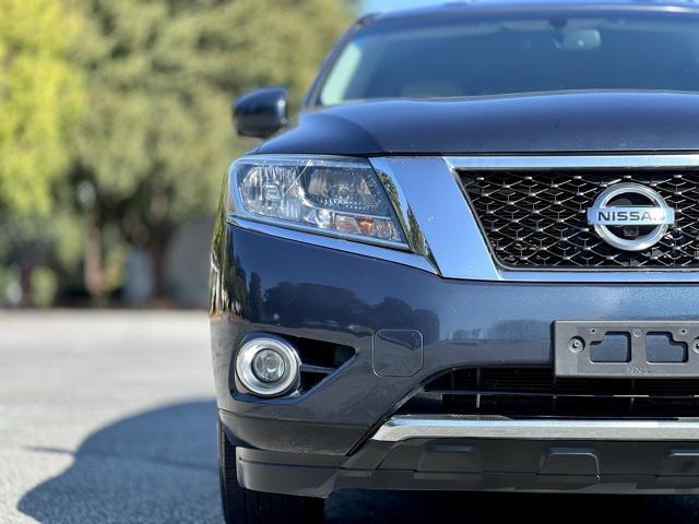 Photo of 2015 Arctic Blue Metallic Nissan Pathfinder