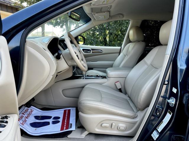 Photo of 2015 Arctic Blue Metallic Nissan Pathfinder