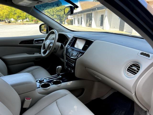 Photo of 2015 Arctic Blue Metallic Nissan Pathfinder
