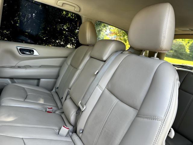 Photo of 2015 Arctic Blue Metallic Nissan Pathfinder