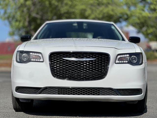 Photo of 2019 Bright White Clearcoat Chrysler 300