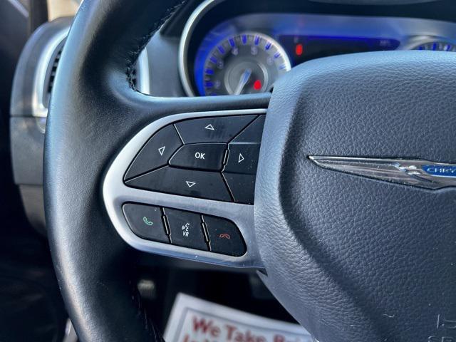 Photo of 2019 Bright White Clearcoat Chrysler 300