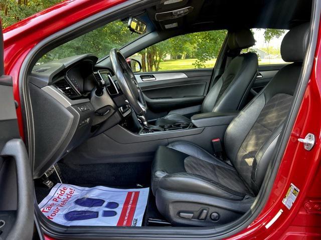 Photo of 2019 Scarlet Red Hyundai SONATA