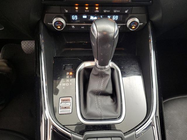 Photo of 2023 White Mazda CX-9